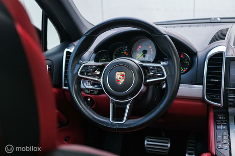 Porsche Cayenne 3.0 S E-Hybrid | Panorama | Trekhaak | Adaptive | Bicolor leder | LED | Memory | Stoelkoeling | NAP NL auto | Dealer onderhouden