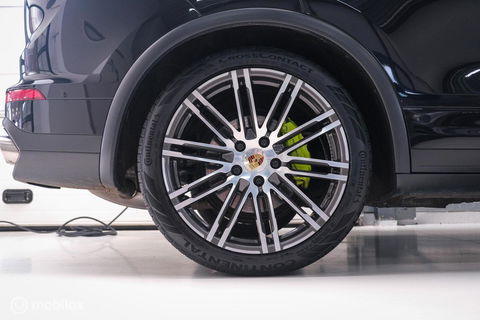 Porsche Cayenne 3.0 S E-Hybrid | Panorama | Trekhaak | Adaptive | Bicolor leder | LED | Memory | Stoelkoeling | NAP NL auto | Dealer onderhouden