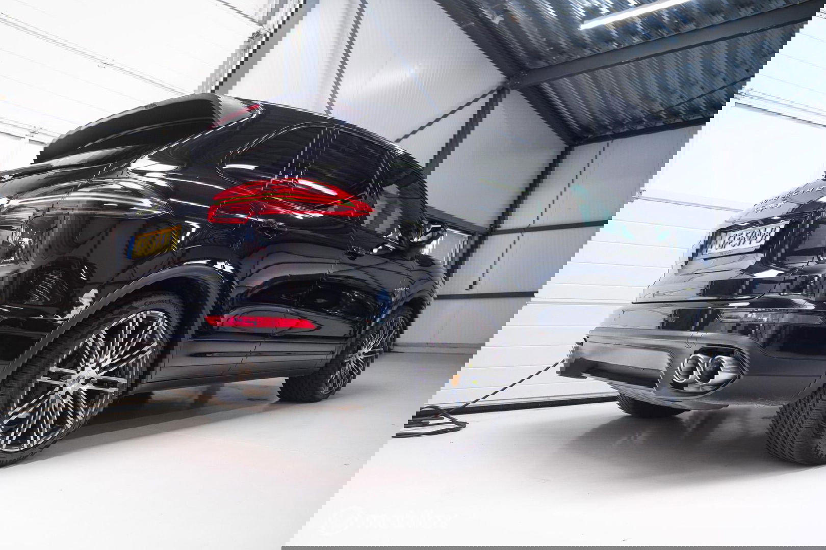 Porsche Cayenne 3.0 S E-Hybrid | Panorama | Trekhaak | Adaptive | Bicolor leder | LED | Memory | Stoelkoeling | NAP NL auto | Dealer onderhouden