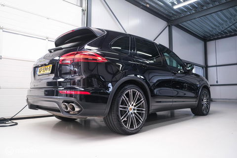 Porsche Cayenne 3.0 S E-Hybrid | Panorama | Trekhaak | Adaptive | Bicolor leder | LED | Memory | Stoelkoeling | NAP NL auto | Dealer onderhouden