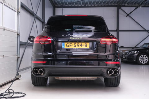 Porsche Cayenne 3.0 S E-Hybrid | Panorama | Trekhaak | Adaptive | Bicolor leder | LED | Memory | Stoelkoeling | NAP NL auto | Dealer onderhouden