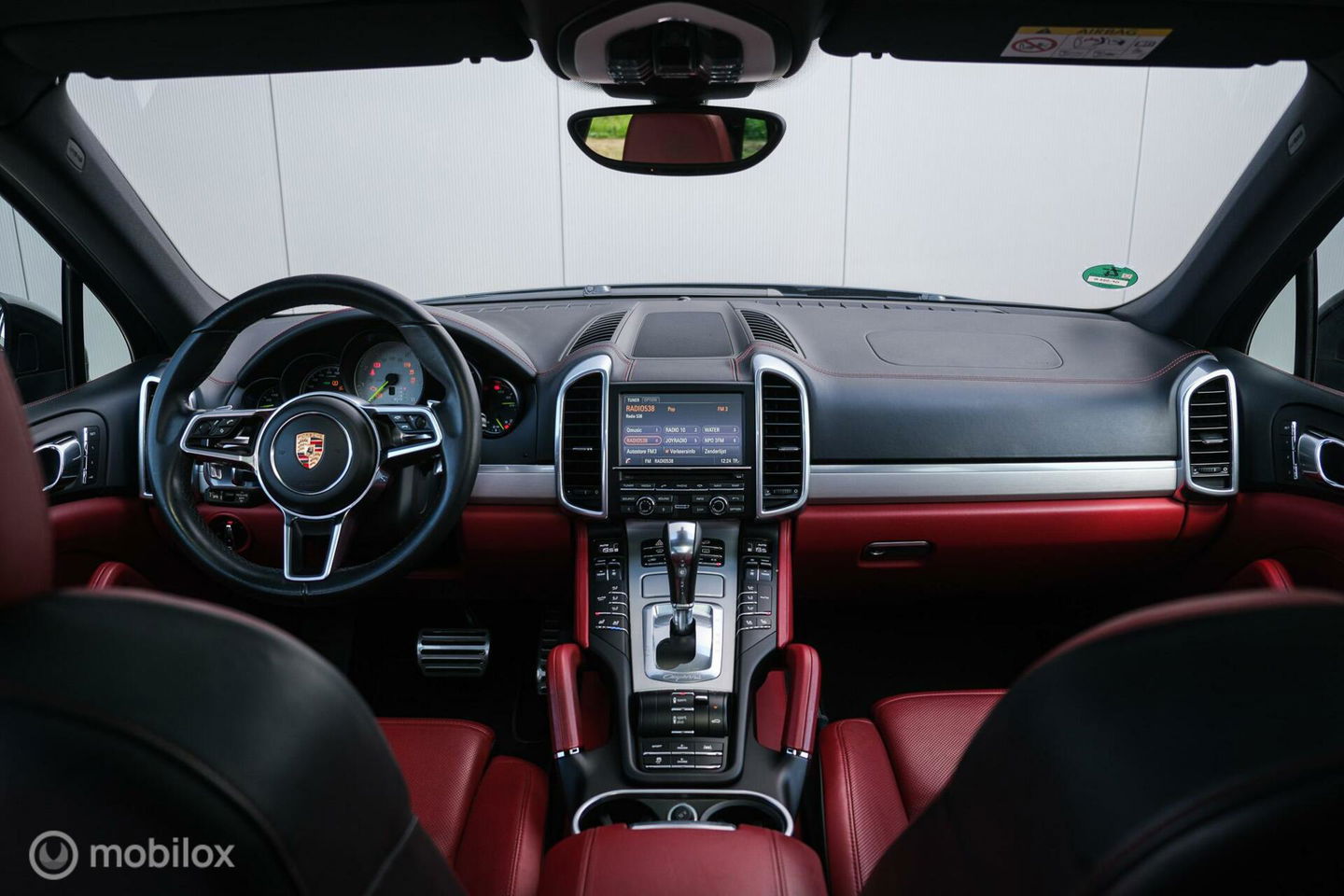 Porsche Cayenne 3.0 S E-Hybrid | Panorama | Trekhaak | Adaptive | Bicolor leder | LED | Memory | Stoelkoeling | NAP NL auto | Dealer onderhouden