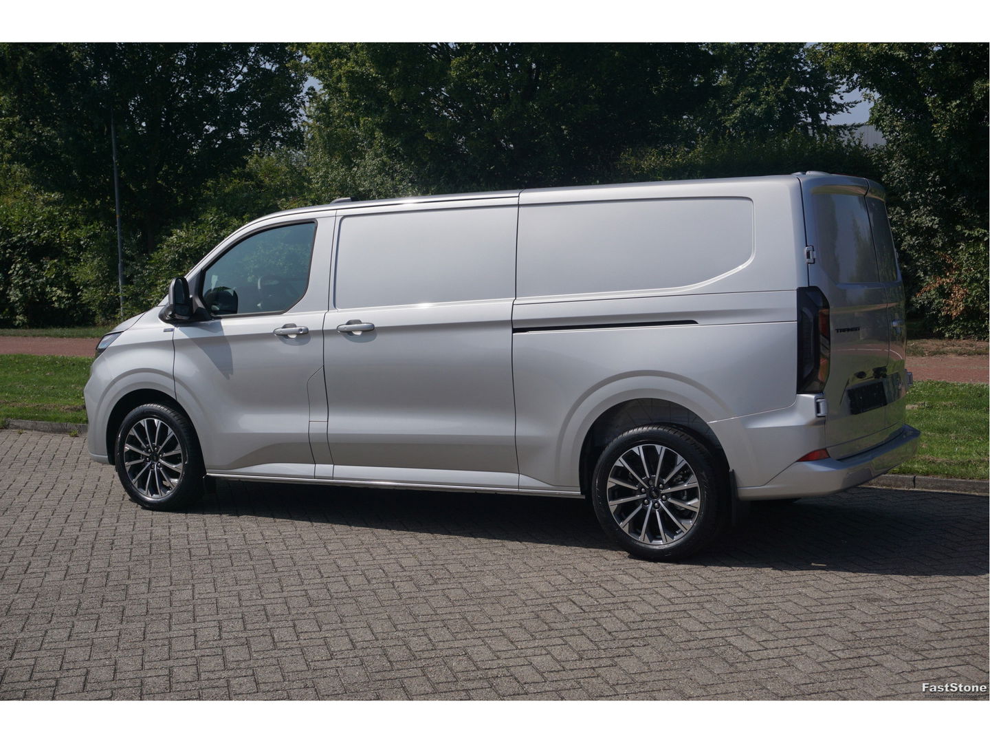 Ford Transit Custom 300L 170PK JWR Edition AUT BPM VRIJ!! Navi, ACC, Trekhaak, 360° Cam, 19" LM, 2x Schuifdeur!! NR. 112