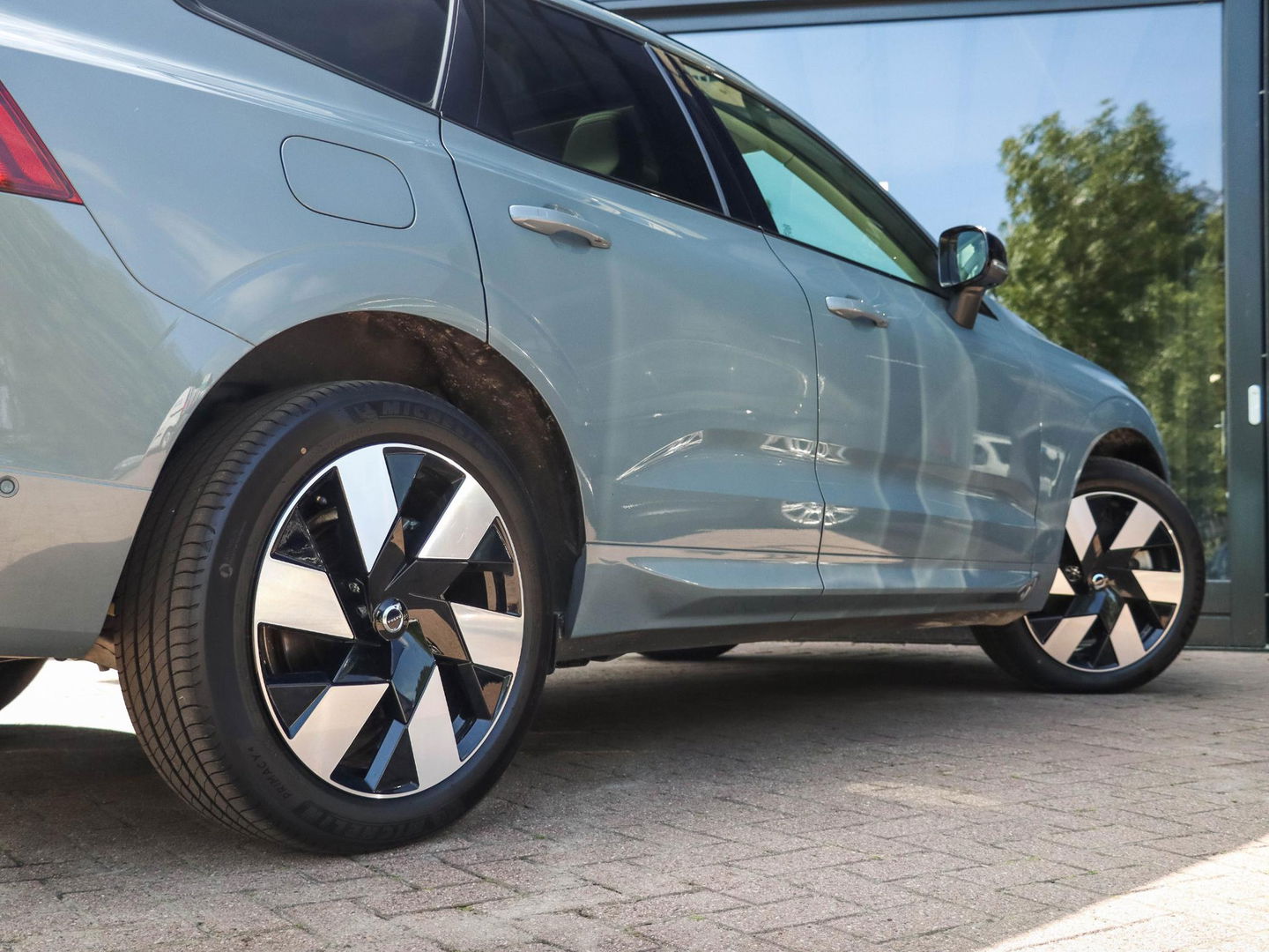 Volvo XC60 T8 Plug-in hybrid AWD Plus Dark 455PK | 20'' | 360 cam | Harman Kardon | Schuifdak