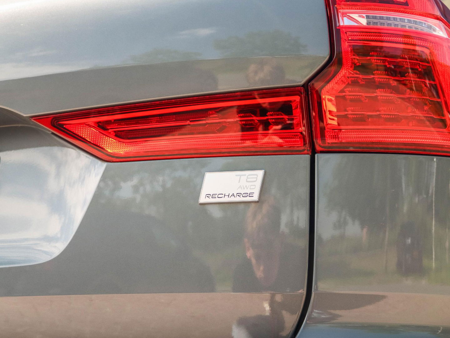 Volvo XC60 T8 Plug-in hybrid AWD Plus Dark 455PK | 20'' | 360 cam | Harman Kardon | Schuifdak