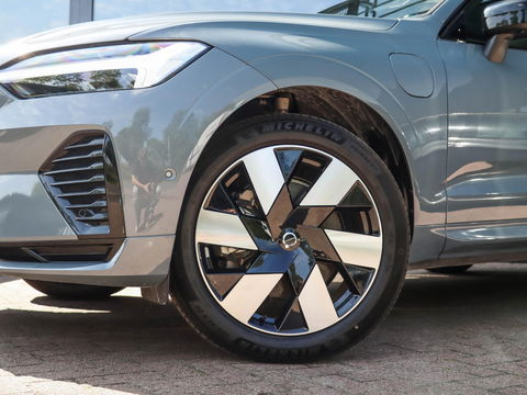 Volvo XC60 T8 Plug-in hybrid AWD Plus Dark 455PK | 20'' | 360 cam | Harman Kardon | Schuifdak