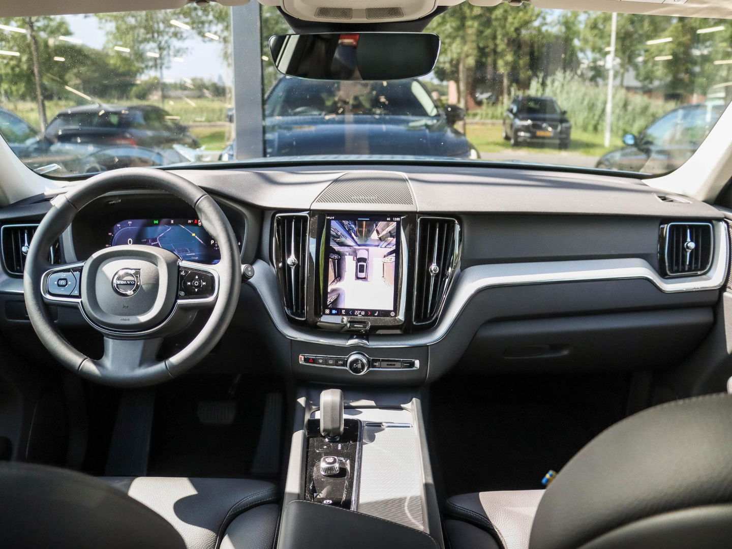 Volvo XC60 T8 Plug-in hybrid AWD Plus Dark 455PK | 20'' | 360 cam | Harman Kardon | Schuifdak