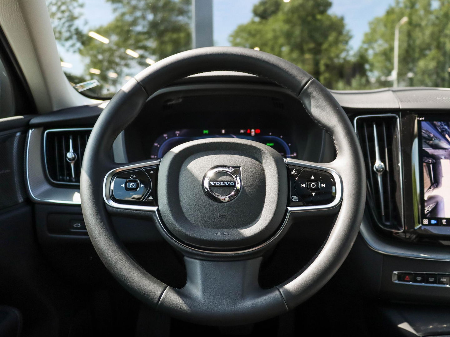 Volvo XC60 T8 Plug-in hybrid AWD Plus Dark 455PK | 20'' | 360 cam | Harman Kardon | Schuifdak