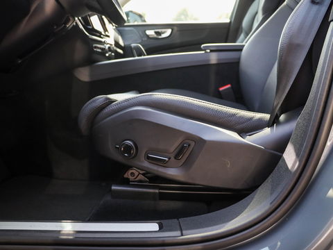 Volvo XC60 T8 Plug-in hybrid AWD Plus Dark 455PK | 20'' | 360 cam | Harman Kardon | Schuifdak