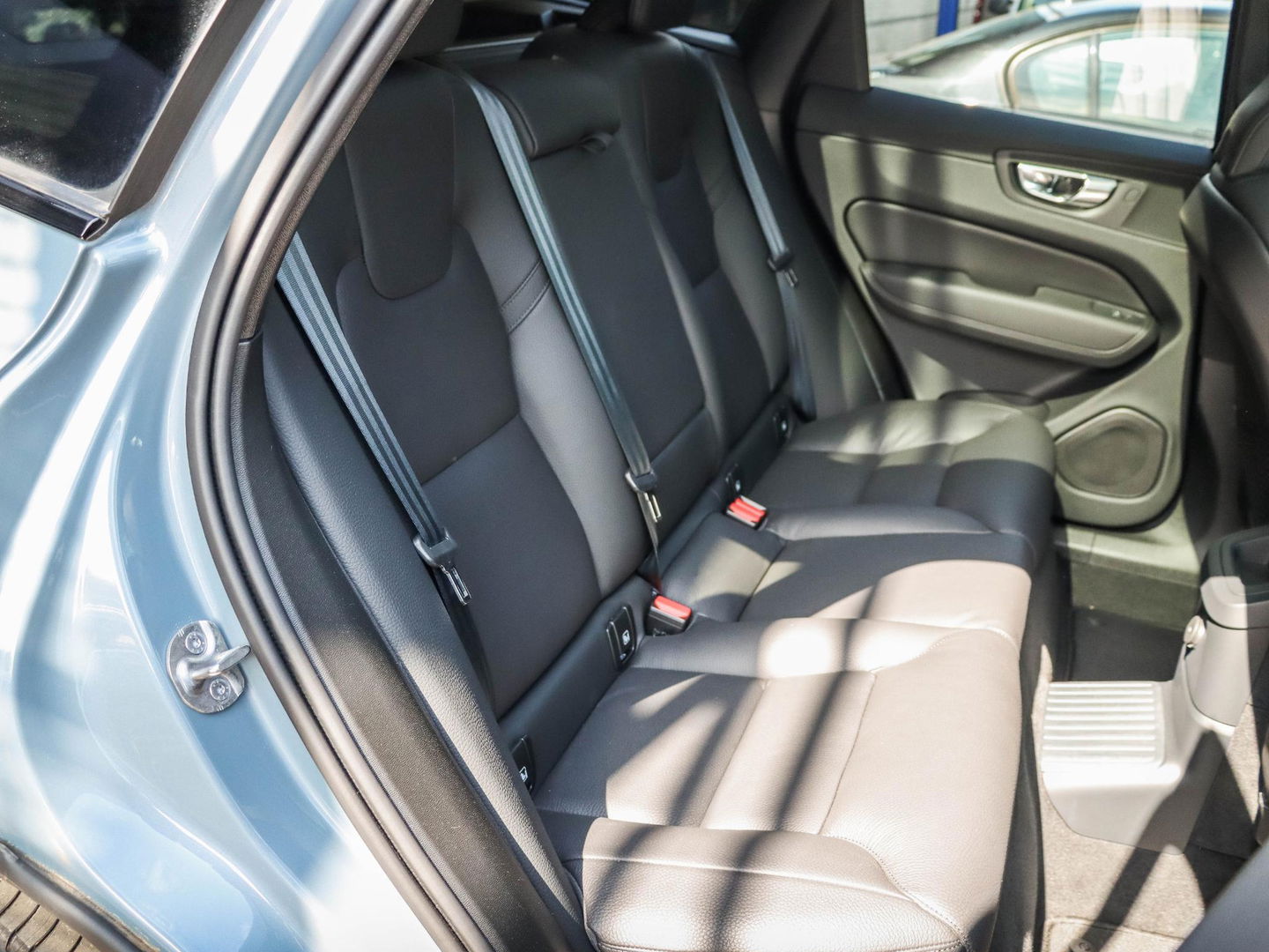 Volvo XC60 T8 Plug-in hybrid AWD Plus Dark 455PK | 20'' | 360 cam | Harman Kardon | Schuifdak