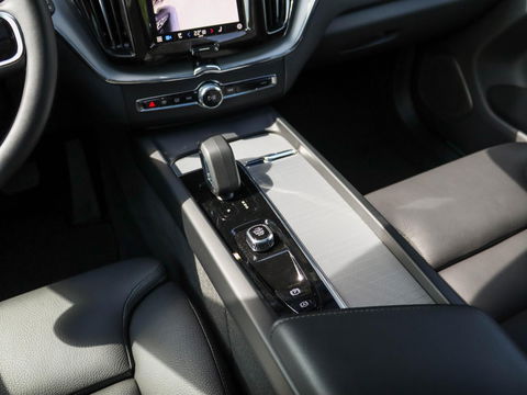 Volvo XC60 T8 Plug-in hybrid AWD Plus Dark 455PK | 20'' | 360 cam | Harman Kardon | Schuifdak