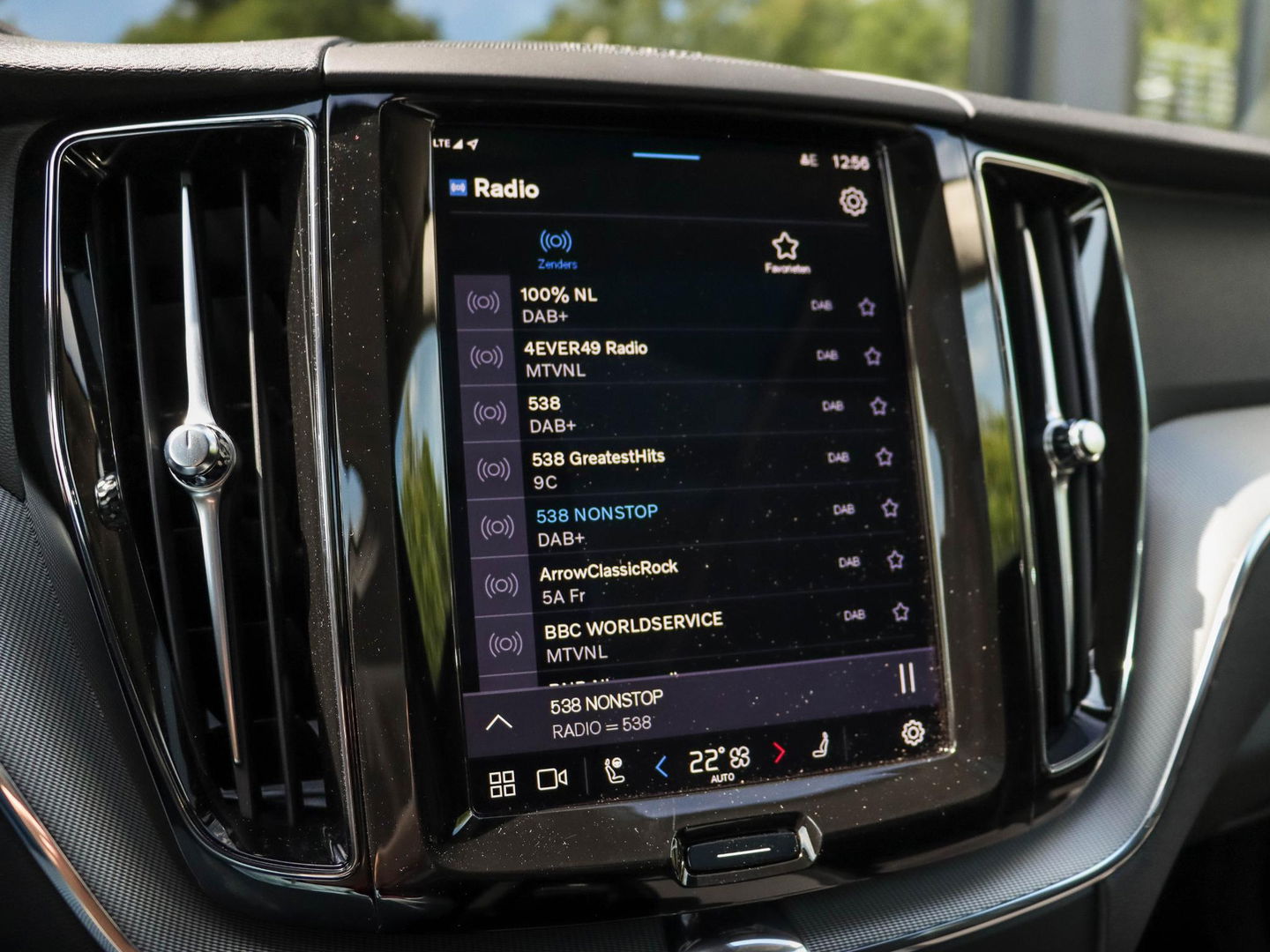 Volvo XC60 T8 Plug-in hybrid AWD Plus Dark 455PK | 20'' | 360 cam | Harman Kardon | Schuifdak