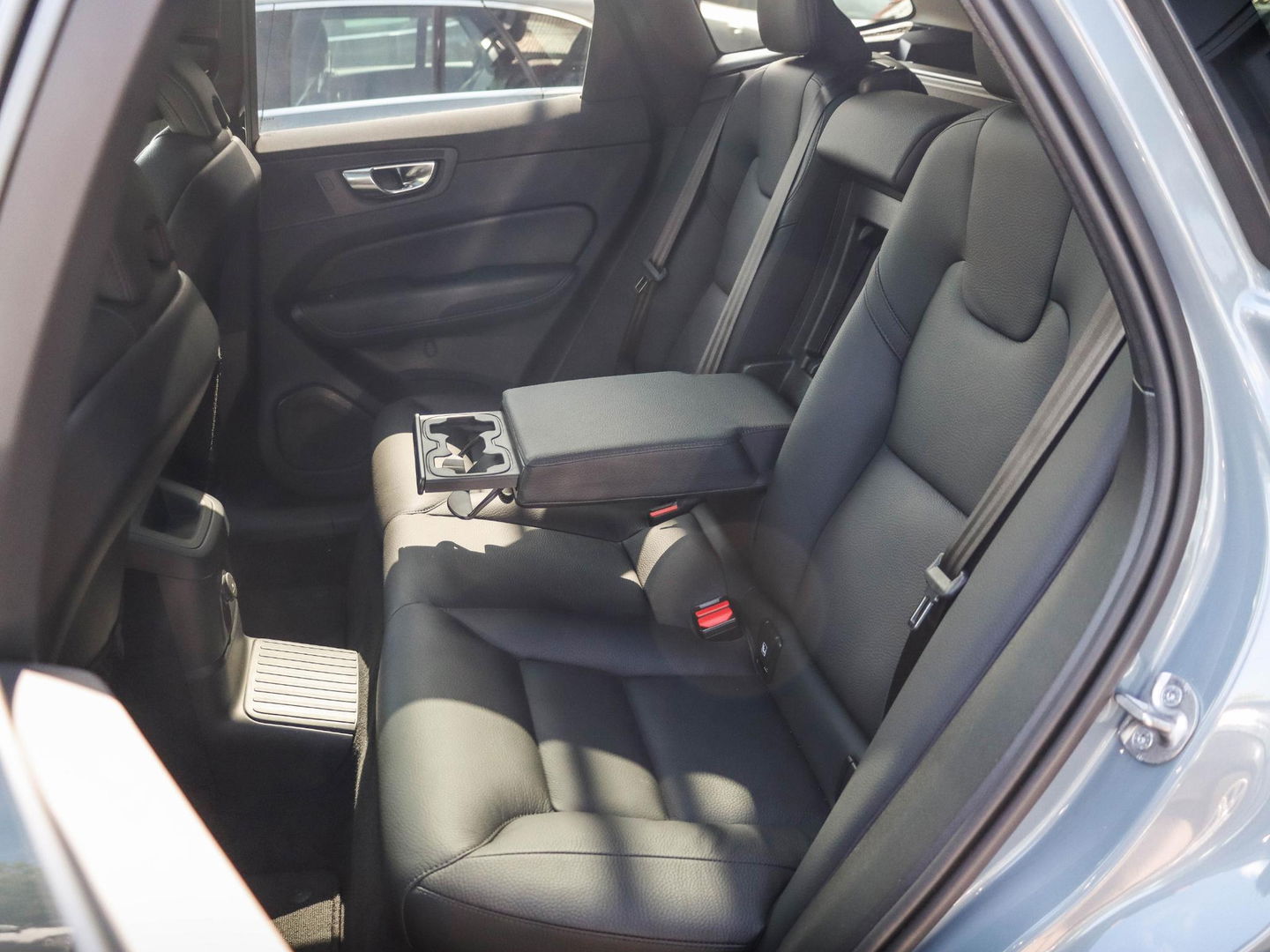 Volvo XC60 T8 Plug-in hybrid AWD Plus Dark 455PK | 20'' | 360 cam | Harman Kardon | Schuifdak