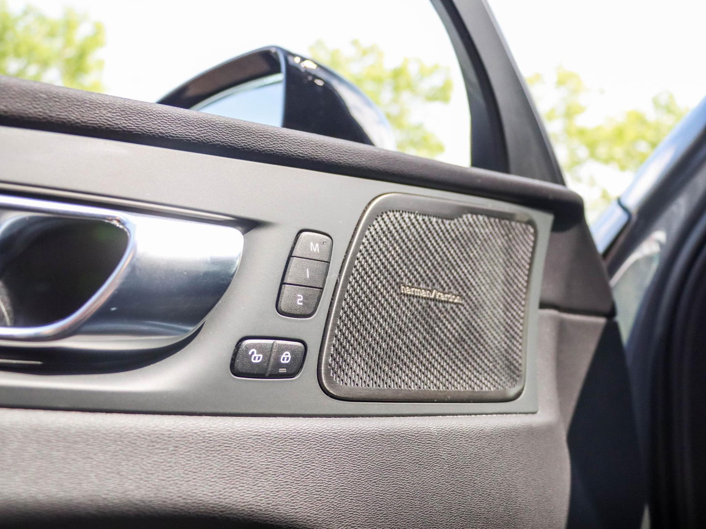Volvo XC60 T8 Plug-in hybrid AWD Plus Dark 455PK | 20'' | 360 cam | Harman Kardon | Schuifdak