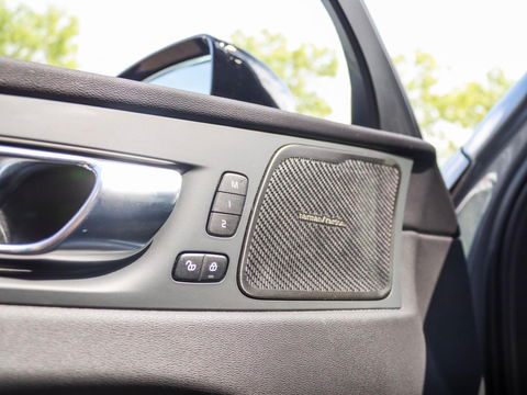 Volvo XC60 T8 Plug-in hybrid AWD Plus Dark 455PK | 20'' | 360 cam | Harman Kardon | Schuifdak