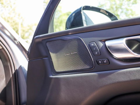 Volvo XC60 T8 Plug-in hybrid AWD Plus Dark 455PK | 20'' | 360 cam | Harman Kardon | Schuifdak