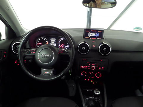 Audi A1 Sportback 1.2 TFSI Admired S-Line "Origineel NL!" Panoramadak Navigatie Bluetooth 17"Velgen, van 2e eigenaar in nieuwstaat