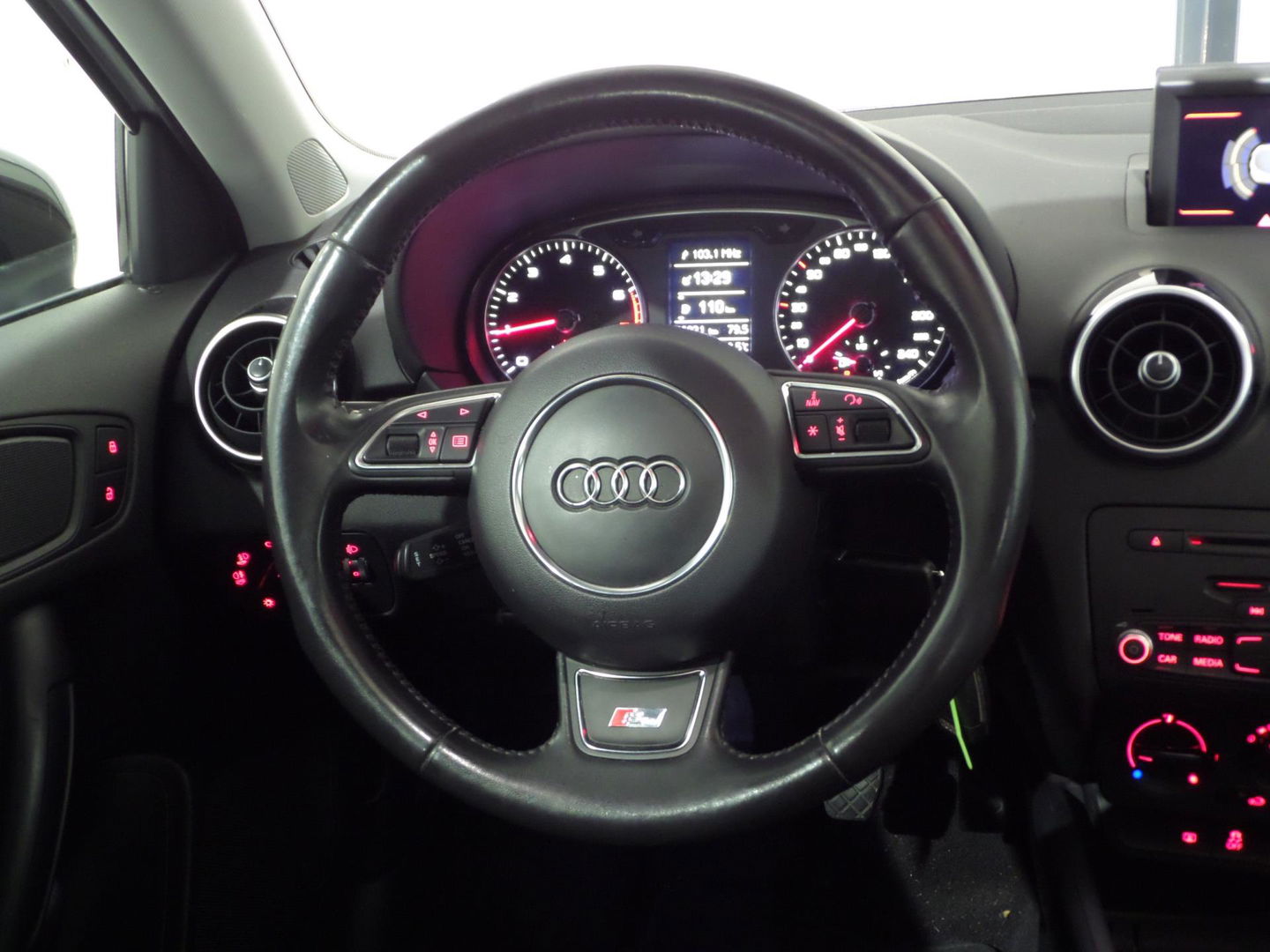 Audi A1 Sportback 1.2 TFSI Admired S-Line "Origineel NL!" Panoramadak Navigatie Bluetooth 17"Velgen, van 2e eigenaar in nieuwstaat