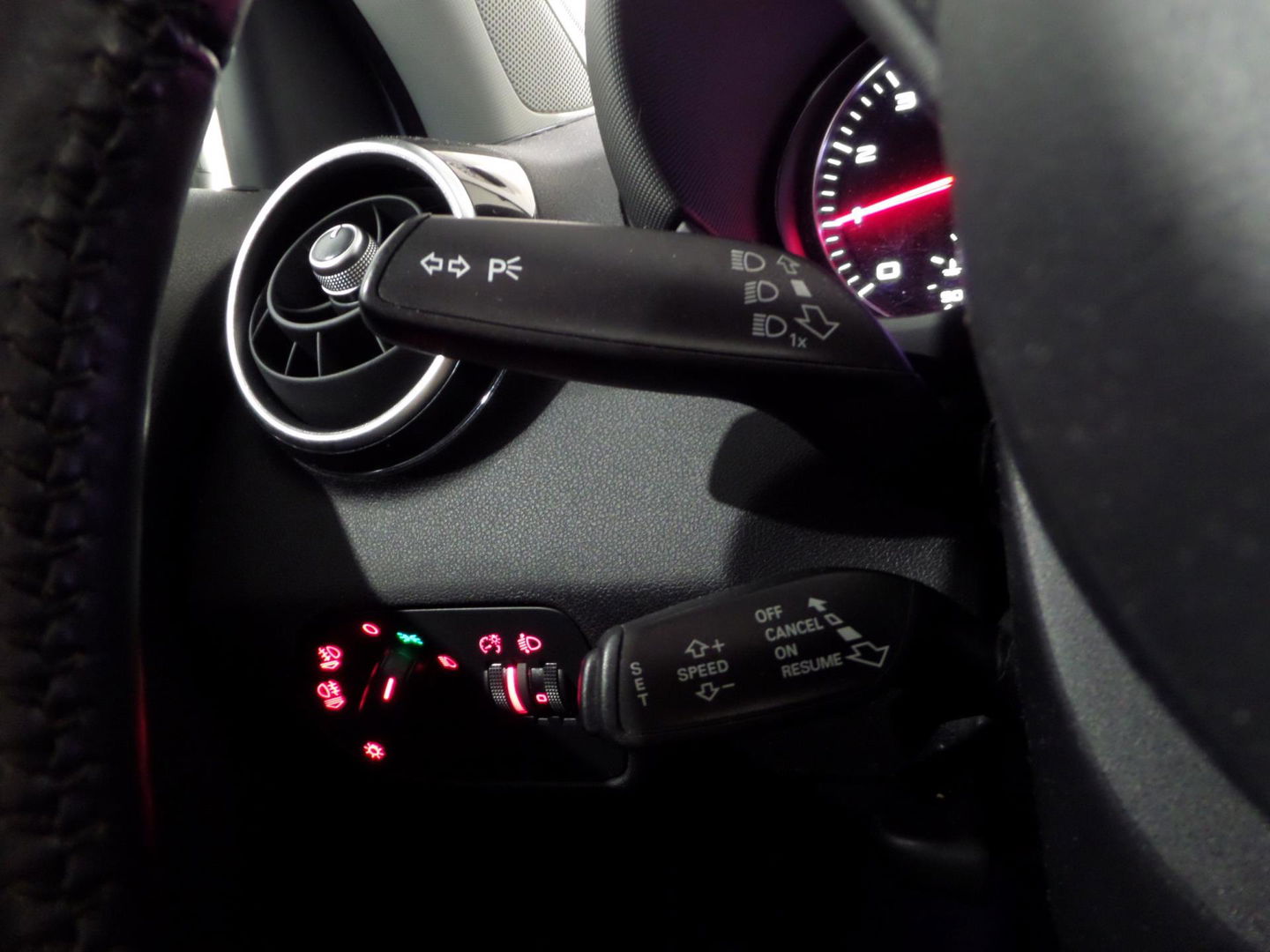 Audi A1 Sportback 1.2 TFSI Admired S-Line "Origineel NL!" Panoramadak Navigatie Bluetooth 17"Velgen, van 2e eigenaar in nieuwstaat