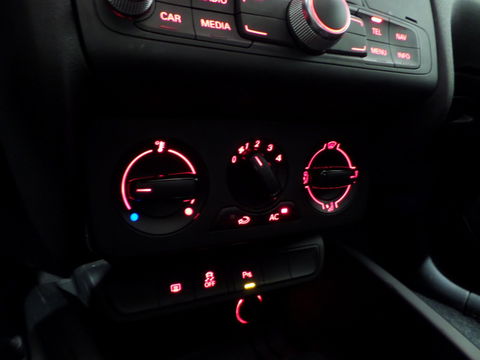 Audi A1 Sportback 1.2 TFSI Admired S-Line "Origineel NL!" Panoramadak Navigatie Bluetooth 17"Velgen, van 2e eigenaar in nieuwstaat