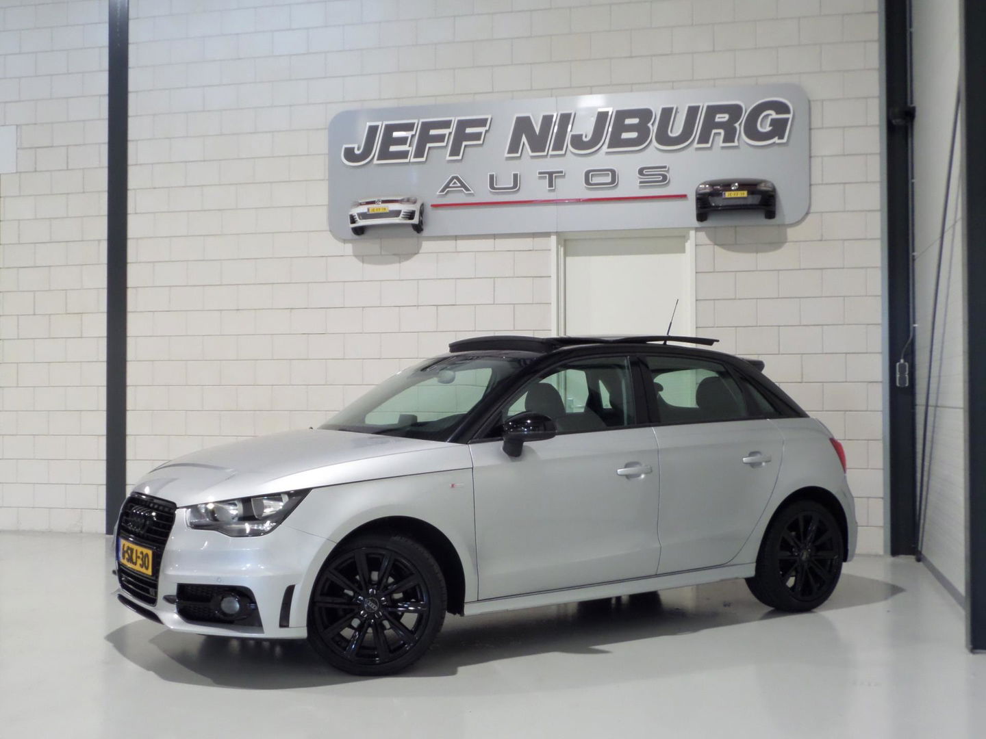 Audi A1 Sportback 1.2 TFSI Admired S-Line "Origineel NL!" Panoramadak Navigatie Bluetooth 17"Velgen, van 2e eigenaar in nieuwstaat