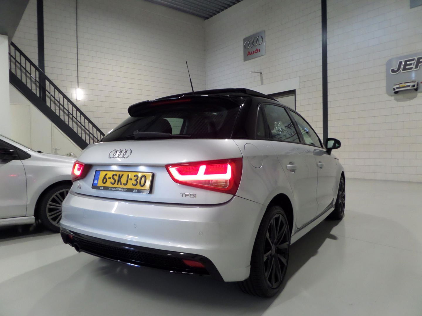 Audi A1 Sportback 1.2 TFSI Admired S-Line "Origineel NL!" Panoramadak Navigatie Bluetooth 17"Velgen, van 2e eigenaar in nieuwstaat