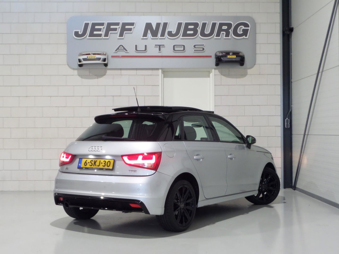 Audi A1 Sportback 1.2 TFSI Admired S-Line "Origineel NL!" Panoramadak Navigatie Bluetooth 17"Velgen, van 2e eigenaar in nieuwstaat