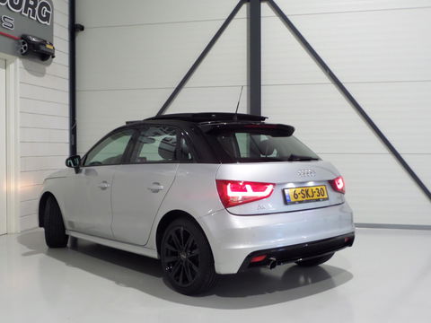 Audi A1 Sportback 1.2 TFSI Admired S-Line "Origineel NL!" Panoramadak Navigatie Bluetooth 17"Velgen, van 2e eigenaar in nieuwstaat