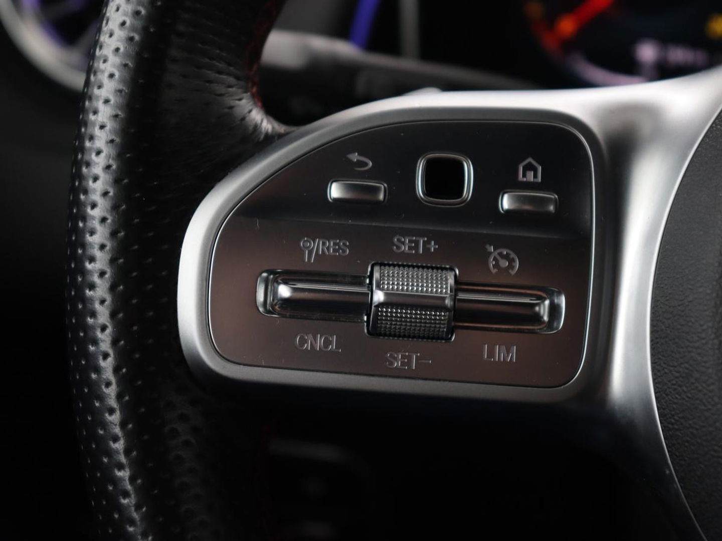 Mercedes-Benz GLB 200 Business Solution AMG 7-persoons | Stoelverwarming | Leder/Alcantara | Side Assist | Navigatie | Full LED | Widescreen | Park Assist