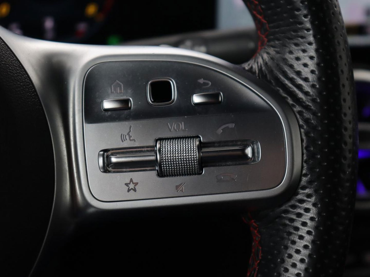 Mercedes-Benz GLB 200 Business Solution AMG 7-persoons | Stoelverwarming | Leder/Alcantara | Side Assist | Navigatie | Full LED | Widescreen | Park Assist