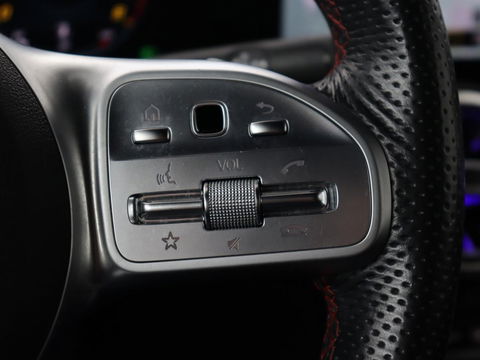 Mercedes-Benz GLB 200 Business Solution AMG 7-persoons | Stoelverwarming | Leder/Alcantara | Side Assist | Navigatie | Full LED | Widescreen | Park Assist