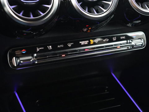 Mercedes-Benz GLB 200 Business Solution AMG 7-persoons | Stoelverwarming | Leder/Alcantara | Side Assist | Navigatie | Full LED | Widescreen | Park Assist