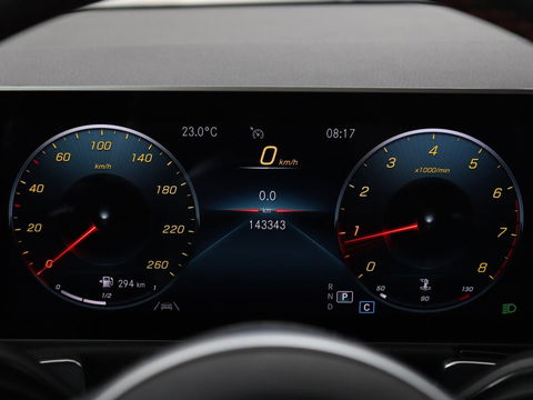 Mercedes-Benz GLB 200 Business Solution AMG 7-persoons | Stoelverwarming | Leder/Alcantara | Side Assist | Navigatie | Full LED | Widescreen | Park Assist