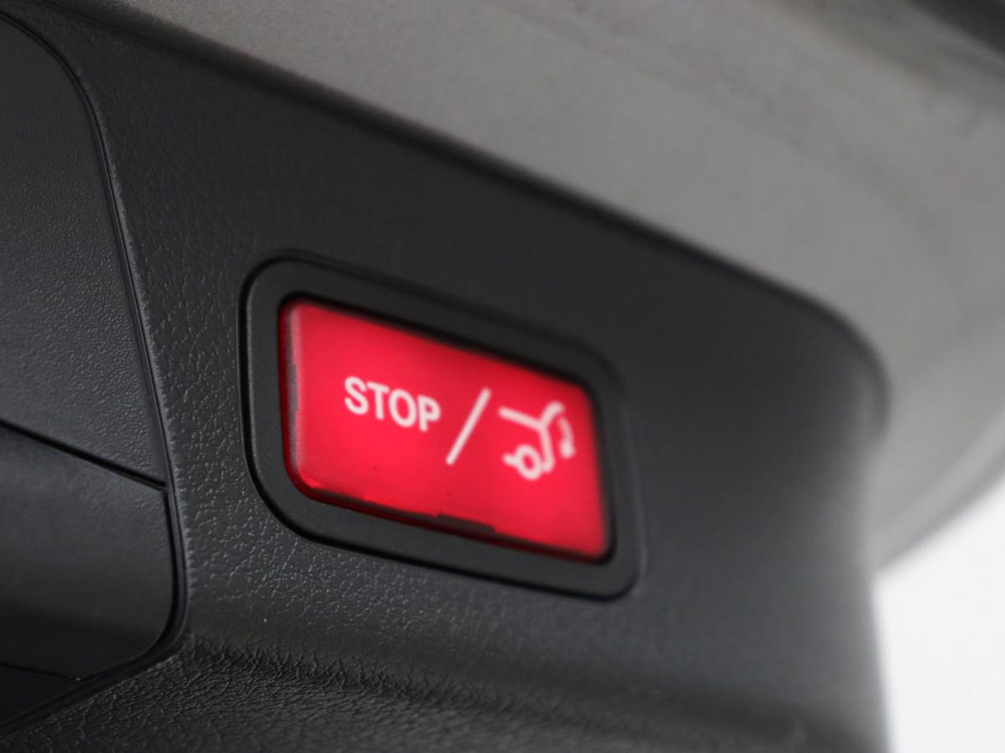 Mercedes-Benz GLB 200 Business Solution AMG 7-persoons | Stoelverwarming | Leder/Alcantara | Side Assist | Navigatie | Full LED | Widescreen | Park Assist