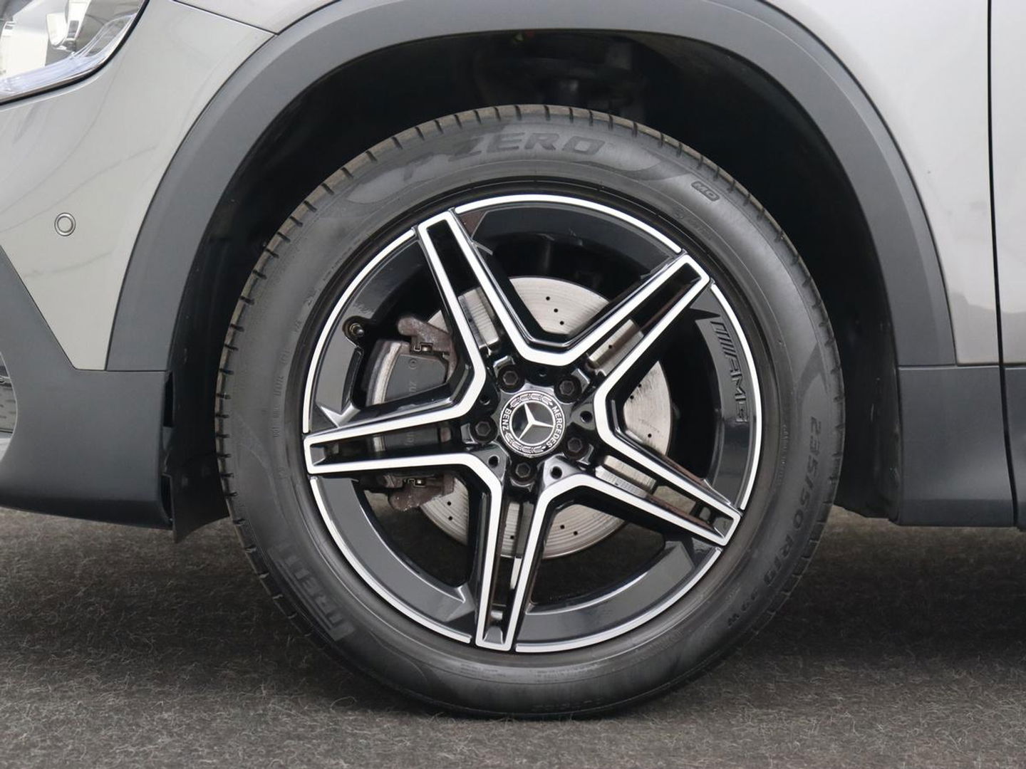 Mercedes-Benz GLB 200 Business Solution AMG 7-persoons | Stoelverwarming | Leder/Alcantara | Side Assist | Navigatie | Full LED | Widescreen | Park Assist