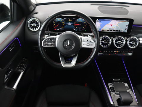 Mercedes-Benz GLB 200 Business Solution AMG 7-persoons | Stoelverwarming | Leder/Alcantara | Side Assist | Navigatie | Full LED | Widescreen | Park Assist