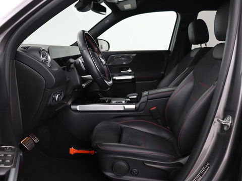 Mercedes-Benz GLB 200 Business Solution AMG 7-persoons | Stoelverwarming | Leder/Alcantara | Side Assist | Navigatie | Full LED | Widescreen | Park Assist
