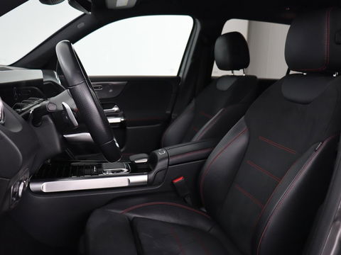 Mercedes-Benz GLB 200 Business Solution AMG 7-persoons | Stoelverwarming | Leder/Alcantara | Side Assist | Navigatie | Full LED | Widescreen | Park Assist