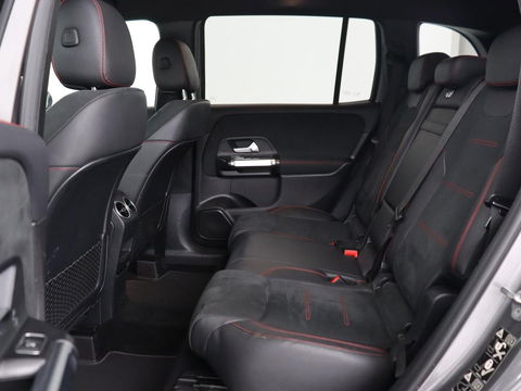 Mercedes-Benz GLB 200 Business Solution AMG 7-persoons | Stoelverwarming | Leder/Alcantara | Side Assist | Navigatie | Full LED | Widescreen | Park Assist
