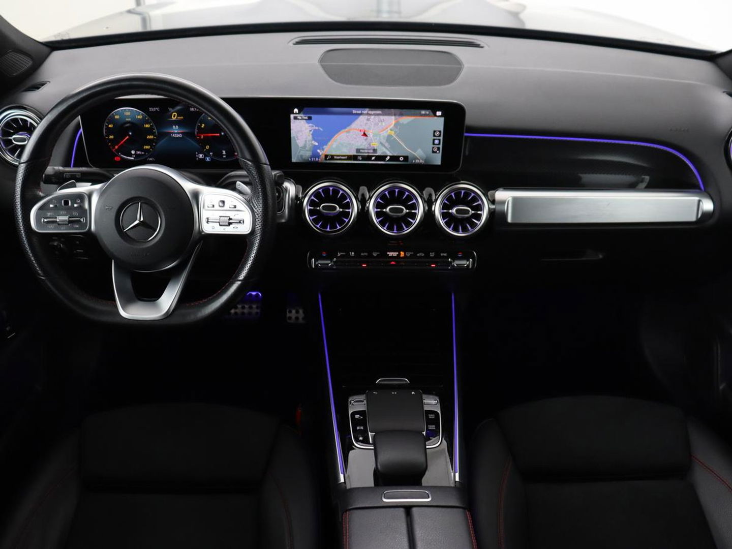 Mercedes-Benz GLB 200 Business Solution AMG 7-persoons | Stoelverwarming | Leder/Alcantara | Side Assist | Navigatie | Full LED | Widescreen | Park Assist