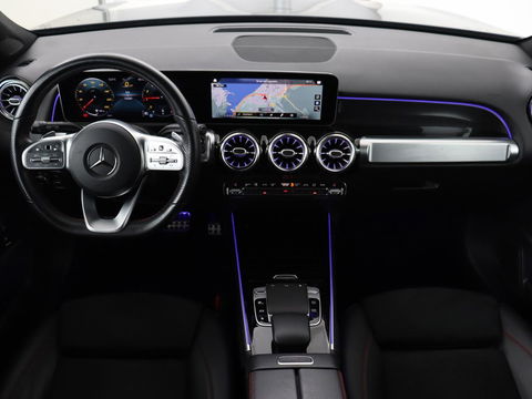 Mercedes-Benz GLB 200 Business Solution AMG 7-persoons | Stoelverwarming | Leder/Alcantara | Side Assist | Navigatie | Full LED | Widescreen | Park Assist