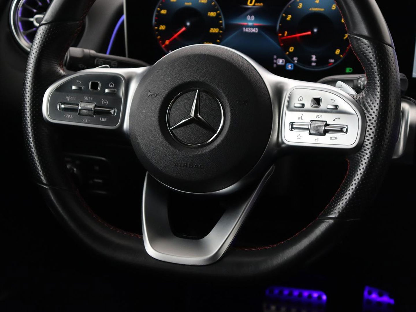 Mercedes-Benz GLB 200 Business Solution AMG 7-persoons | Stoelverwarming | Leder/Alcantara | Side Assist | Navigatie | Full LED | Widescreen | Park Assist