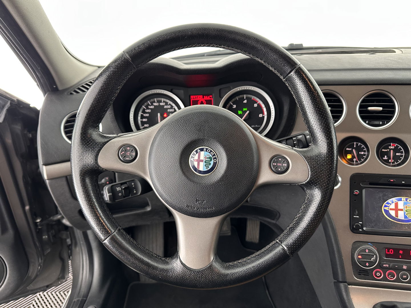 Alfa Romeo 159 Sportwagon 1.9 JTD Distinctive *LUXURY-LEATHER | XENON | SPORT-SEATS | ECC | CRUISE | PRIVACY-GLASS | TOWBAR | 17"ALU*