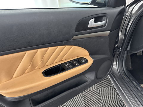 Alfa Romeo 159 Sportwagon 1.9 JTD Distinctive *LUXURY-LEATHER | XENON | SPORT-SEATS | ECC | CRUISE | PRIVACY-GLASS | TOWBAR | 17"ALU*