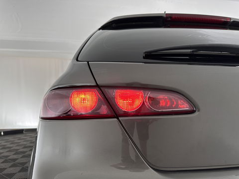 Alfa Romeo 159 Sportwagon 1.9 JTD Distinctive *LUXURY-LEATHER | XENON | SPORT-SEATS | ECC | CRUISE | PRIVACY-GLASS | TOWBAR | 17"ALU*