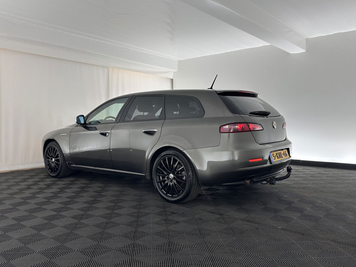 Alfa Romeo 159 Sportwagon 1.9 JTD Distinctive *LUXURY-LEATHER | XENON | SPORT-SEATS | ECC | CRUISE | PRIVACY-GLASS | TOWBAR | 17"ALU*