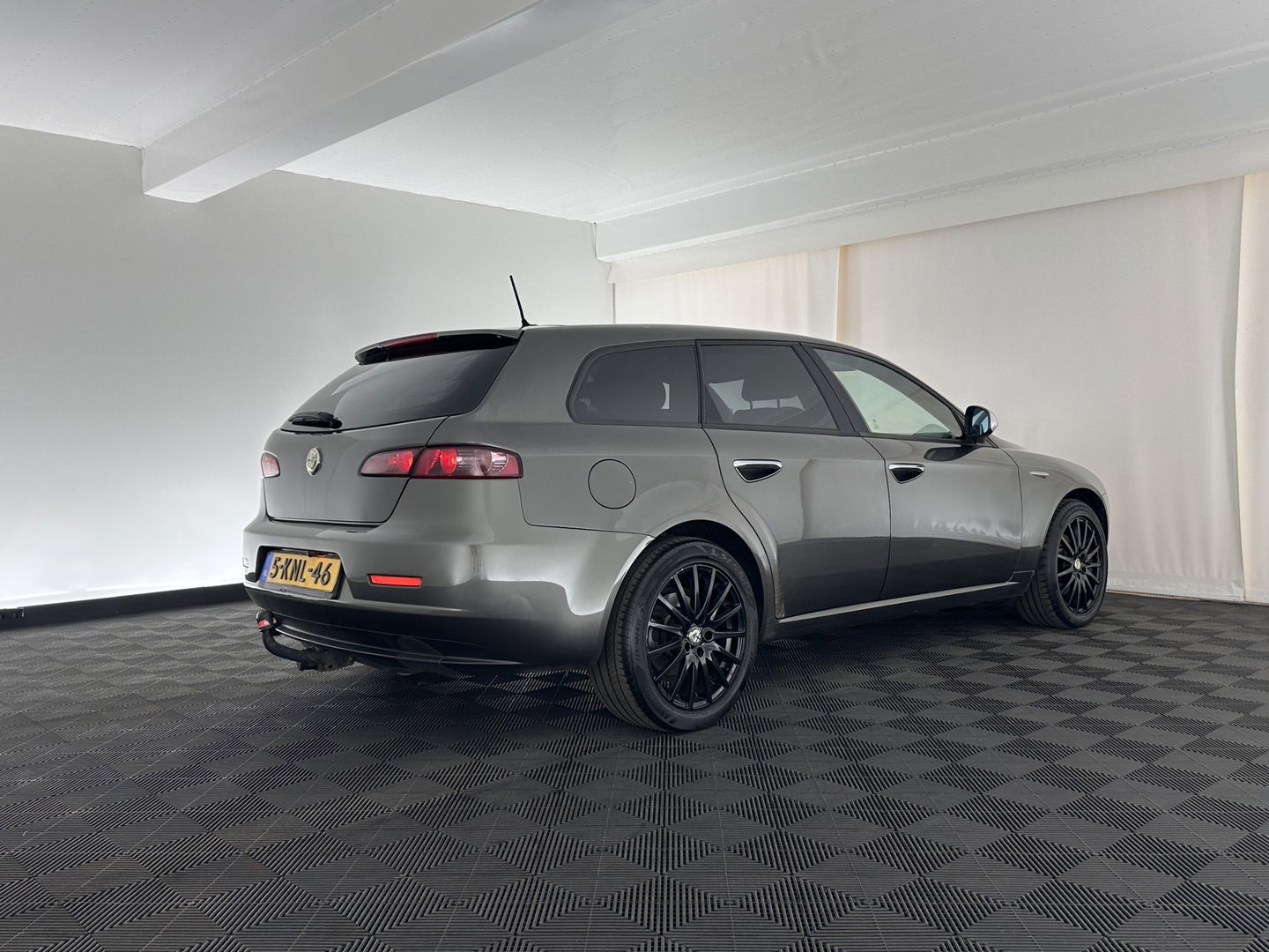 Alfa Romeo 159 Sportwagon 1.9 JTD Distinctive *LUXURY-LEATHER | XENON | SPORT-SEATS | ECC | CRUISE | PRIVACY-GLASS | TOWBAR | 17"ALU*