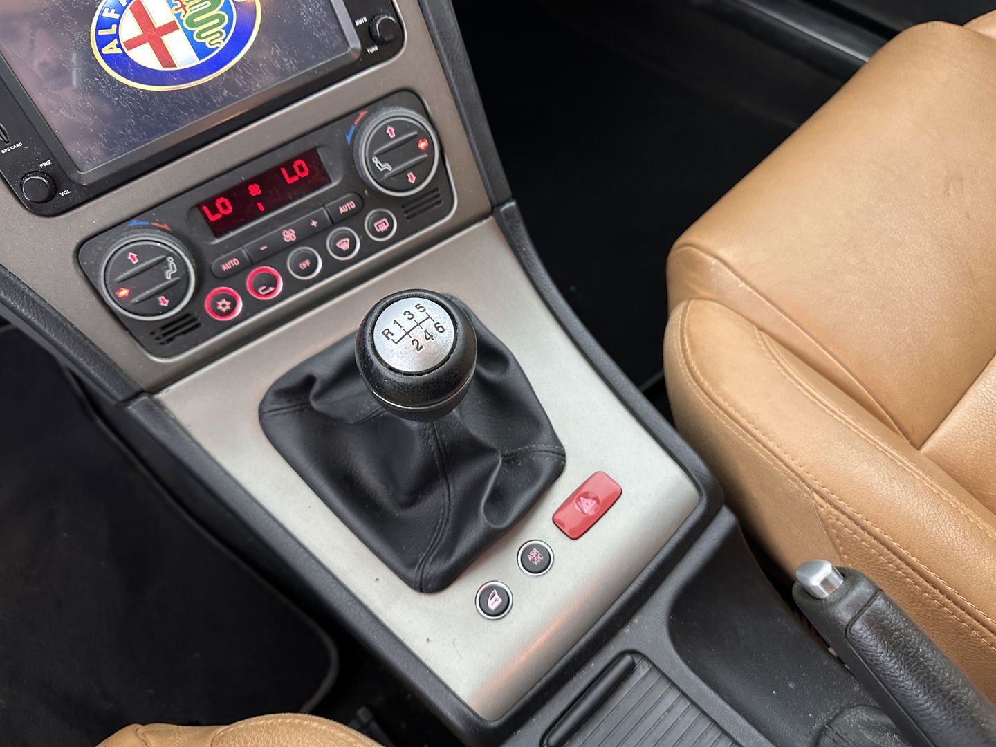 Alfa Romeo 159 Sportwagon 1.9 JTD Distinctive *LUXURY-LEATHER | XENON | SPORT-SEATS | ECC | CRUISE | PRIVACY-GLASS | TOWBAR | 17"ALU*