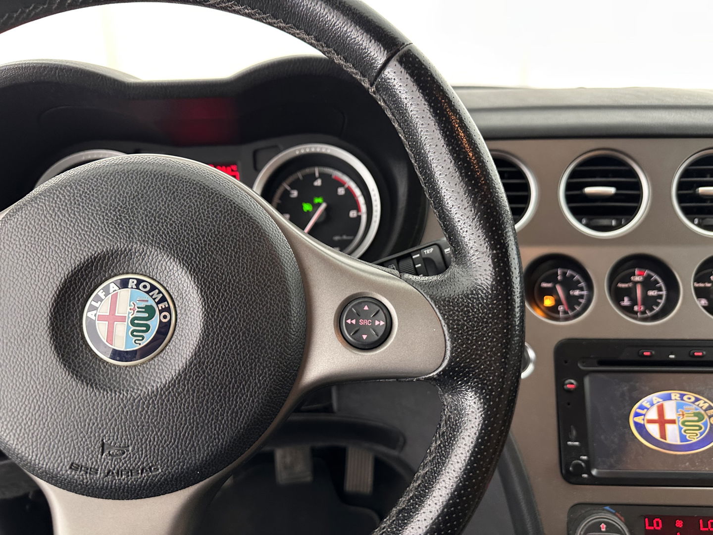 Alfa Romeo 159 Sportwagon 1.9 JTD Distinctive *LUXURY-LEATHER | XENON | SPORT-SEATS | ECC | CRUISE | PRIVACY-GLASS | TOWBAR | 17"ALU*