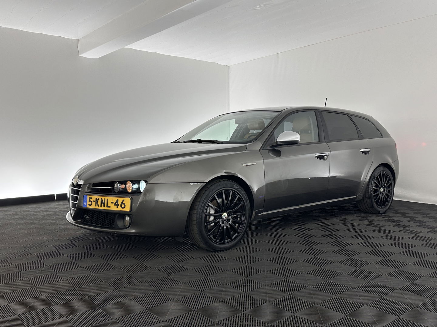 Alfa Romeo 159 Sportwagon 1.9 JTD Distinctive *LUXURY-LEATHER | XENON | SPORT-SEATS | ECC | CRUISE | PRIVACY-GLASS | TOWBAR | 17"ALU*